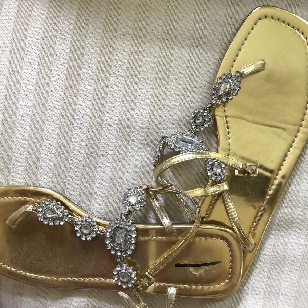 GOLD JEWELED SANDALS SIZE 8